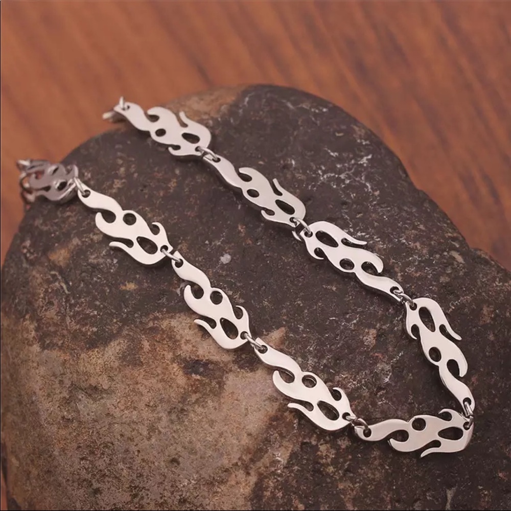 Fire Flame Hot Silver Necklace & Bracelet - Picture 6 of 8